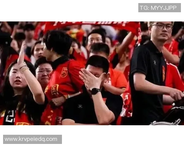 足球明星亲自赠送豪车视频感动粉丝瞬间引发热议